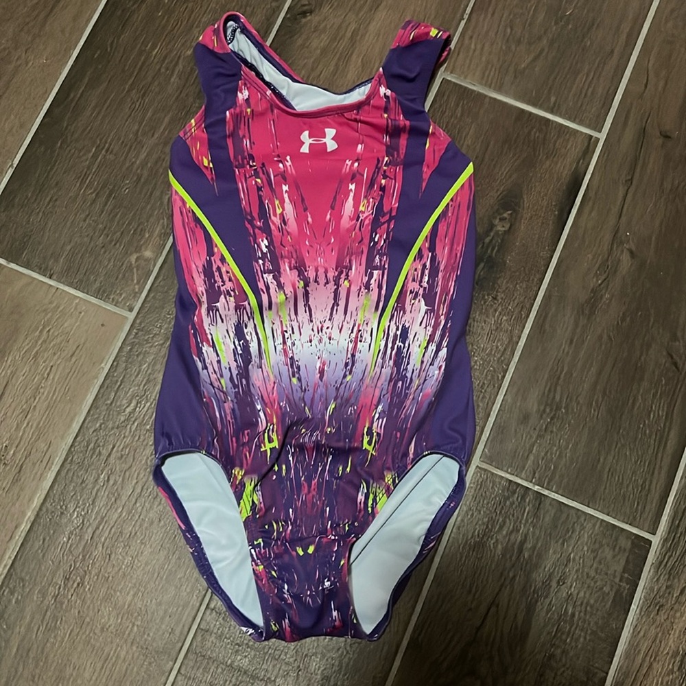 This is an under armor kids leotard. That is used the size is CL